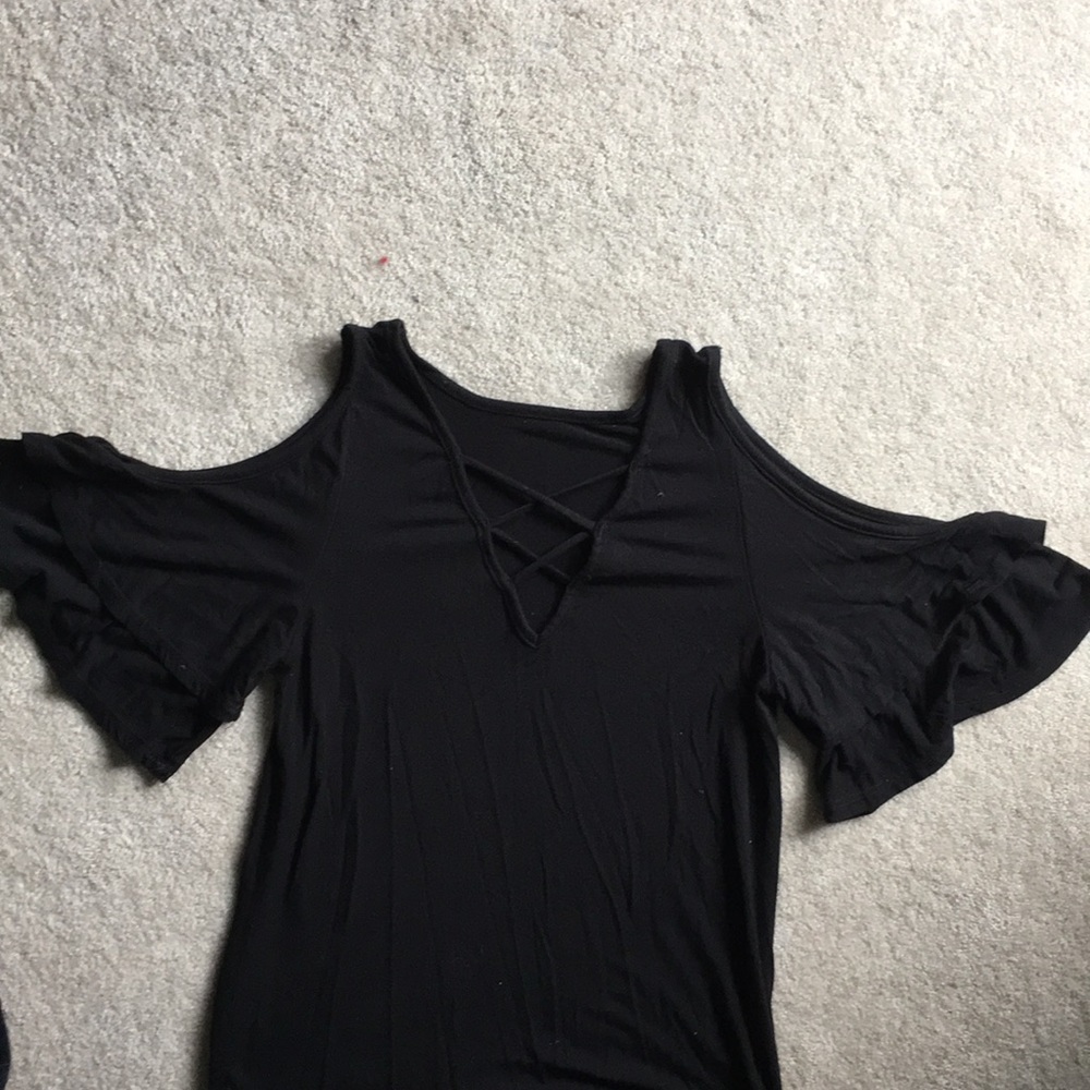 Alya • Little Black Dress Cold Shoulder LBD 🖤 - Picture 2 of 6